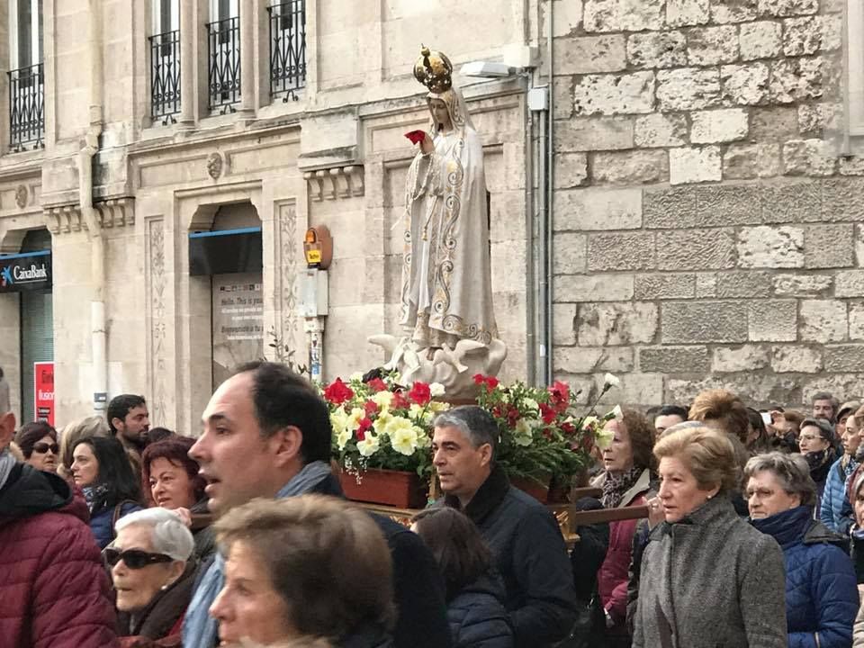 Imagen del tradicional Rosario de la Aurora cada 13 de mayo en Burgos.