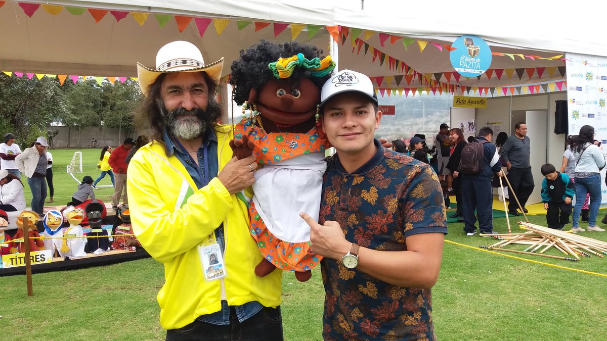 José Antonio (i), junto a un colaborador y Pazita.