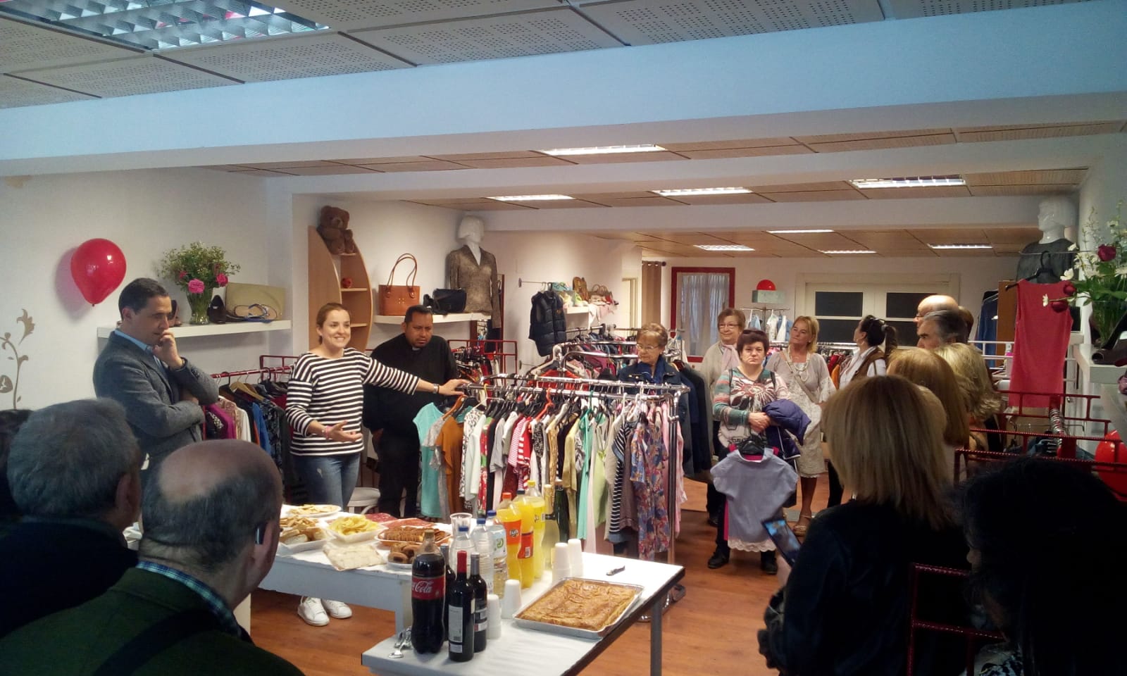 Caritas inaugura una nueva tienda de ropa en Briviesca