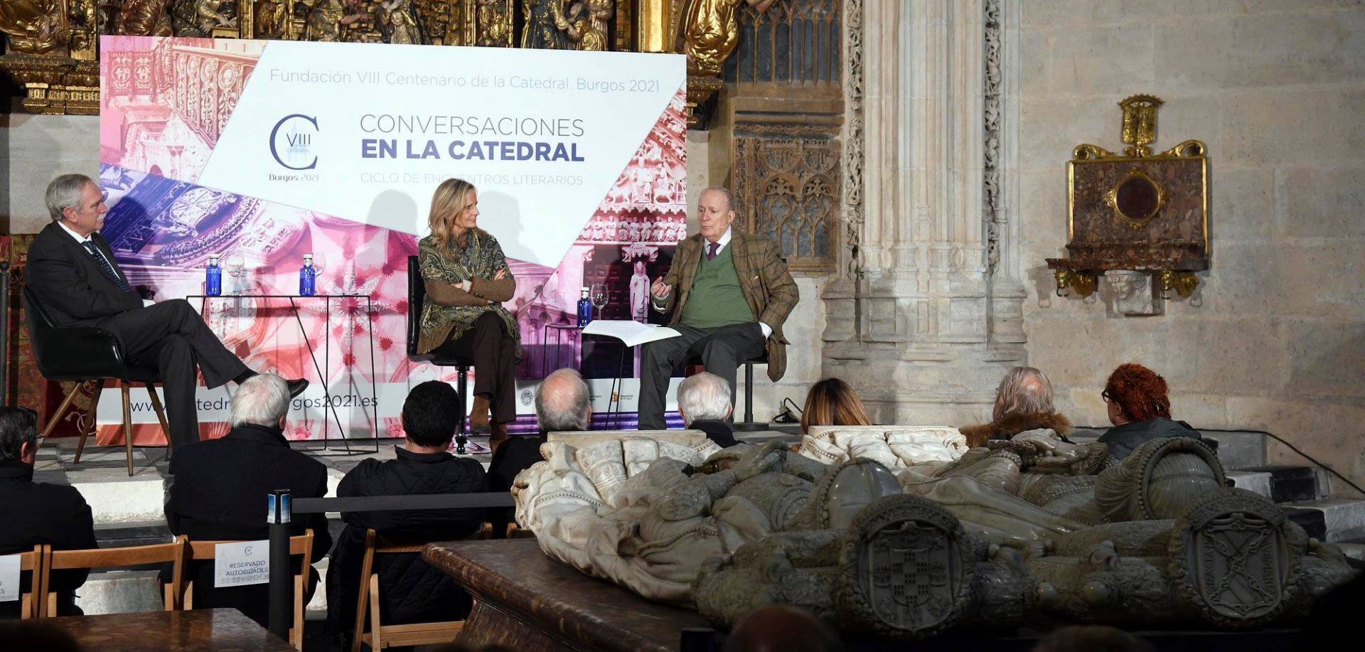 Imagen del primer encuentro del ciclo «Conversaciones en la catedral».