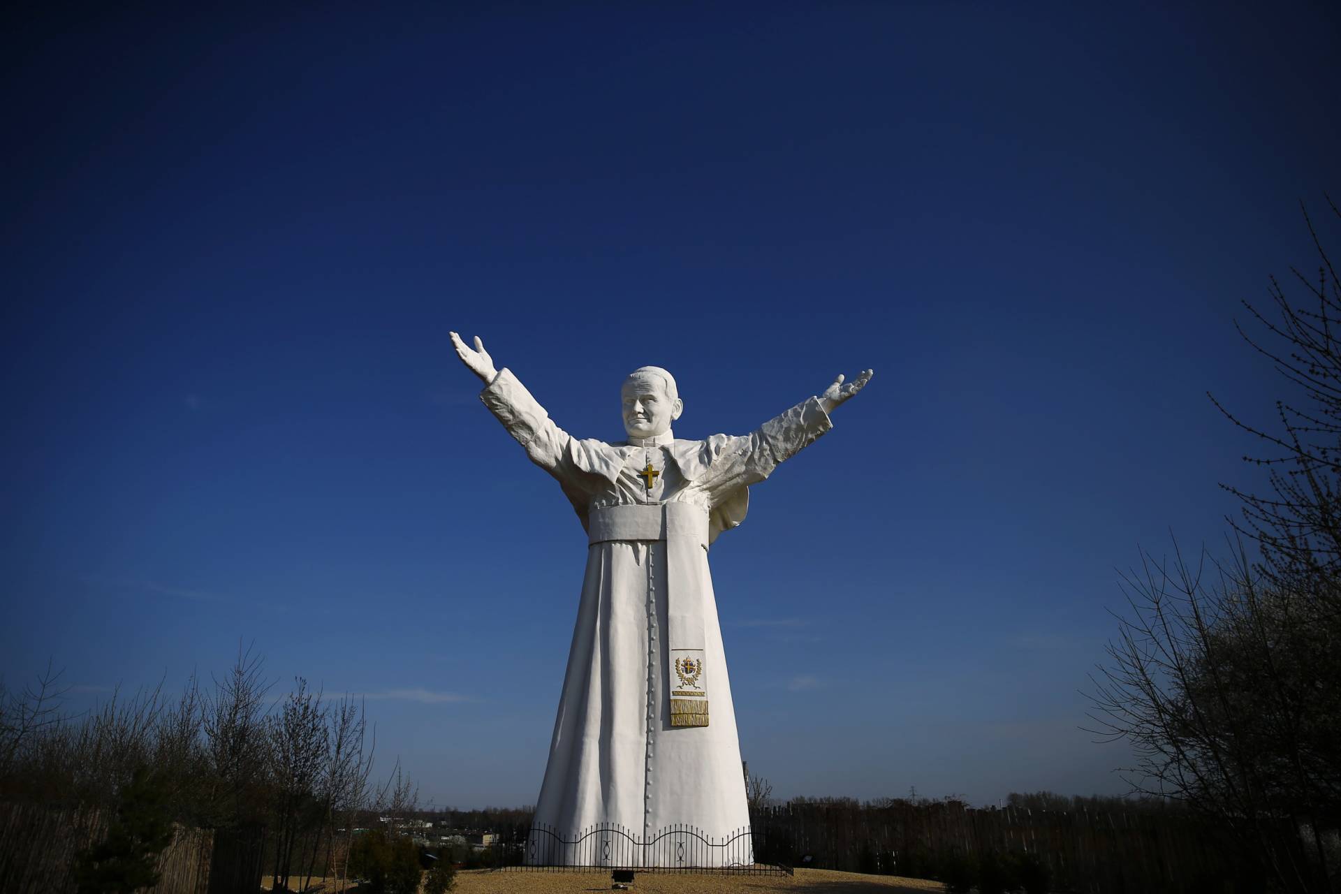 Estatua en homenaje al Papa Juan Pablo II en Czestochowa.