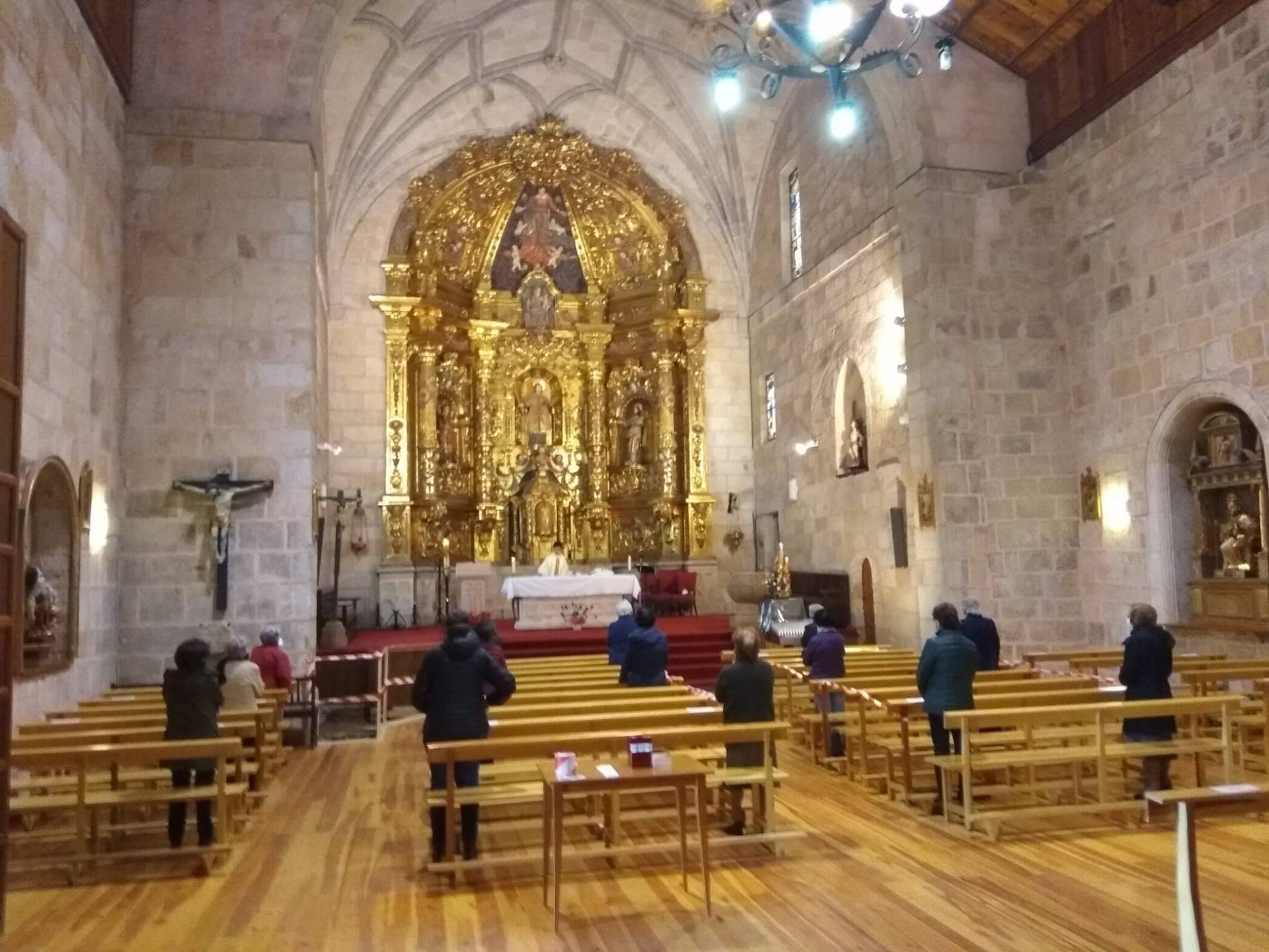 La primera eucaristía en Canicosa de la Sierra, al pasar a la «fase 1» de la desescalada.