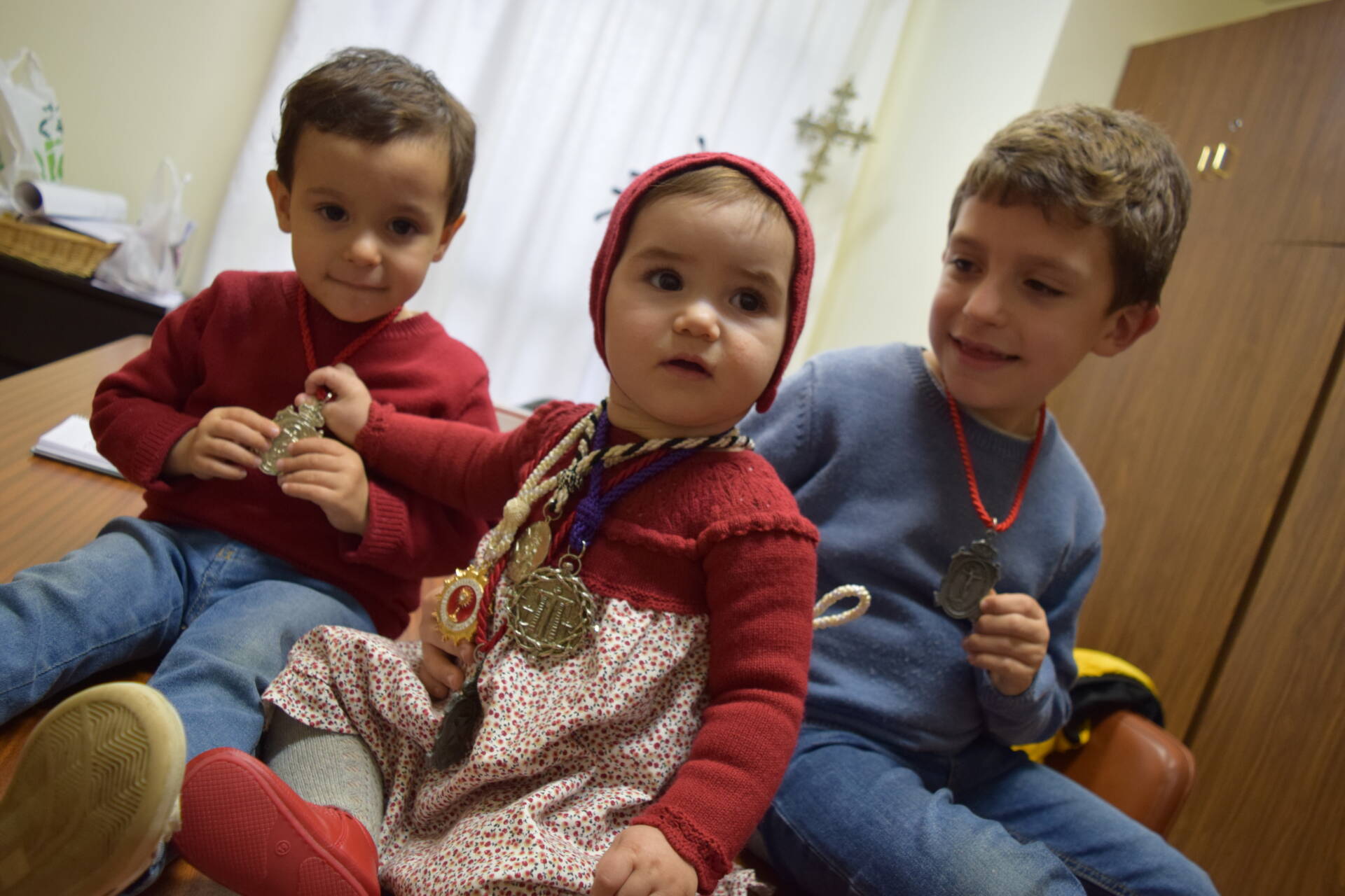 cofrades cuna bebés cofradías semana santa
