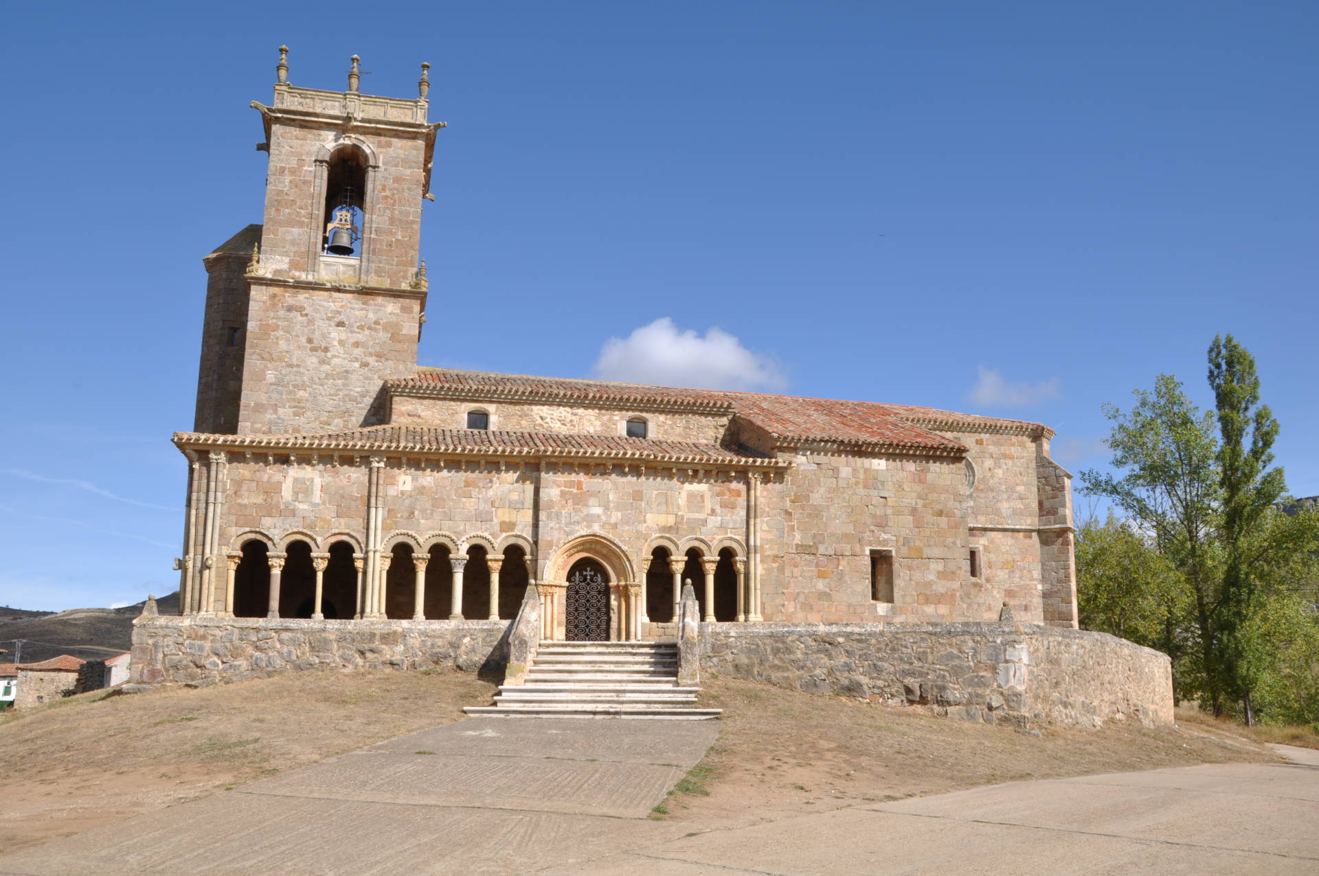 Iglesia de San Julián y Santa Basilia de Rebolledo de la Torre