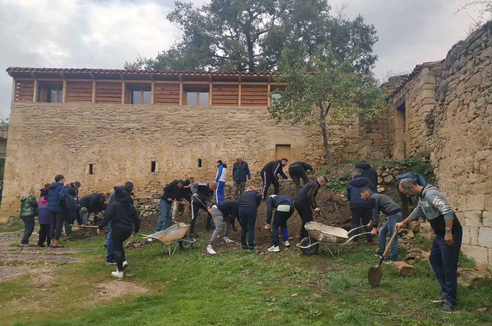 Treinta personas privadas de libertad colaboran en la rehabilitación del monasterio de Rioseco