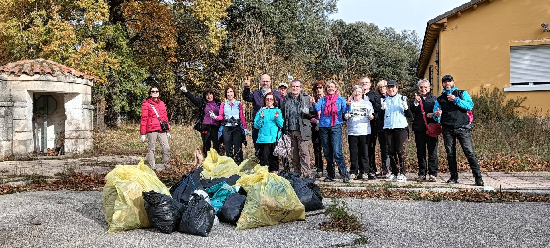 Ecología Integral retira la «basuraleza» del bosque de Villafría
