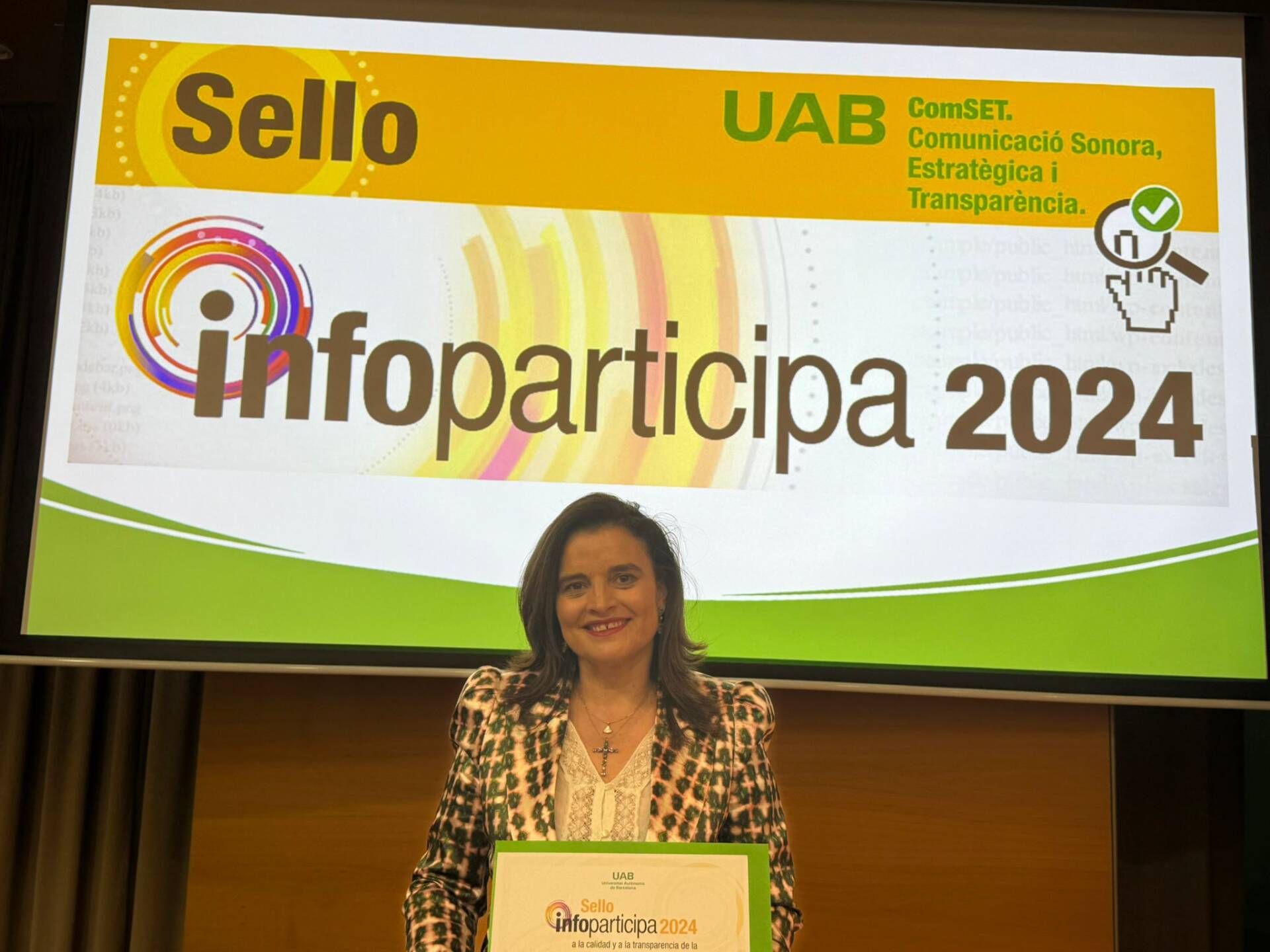 La ecónoma de la archidiócesis recibe el Sello de Calidad y Transparencia de Infoparticipa